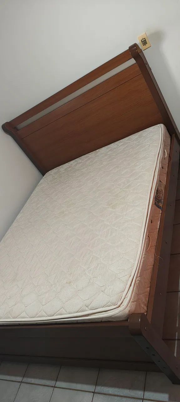 Cama de casal usada