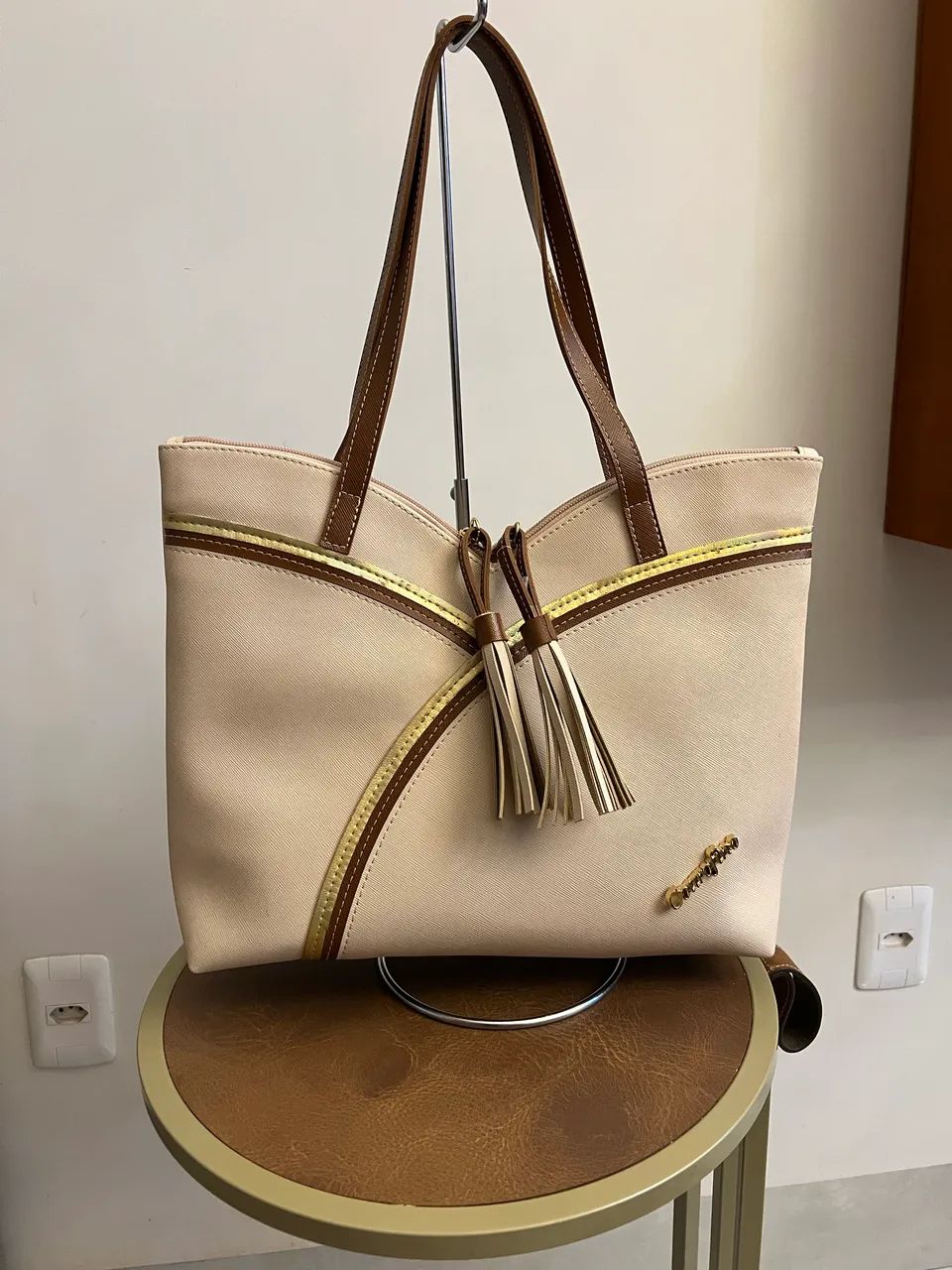 Bolsa grande de ombro marca Couro Fino  - Foto 3