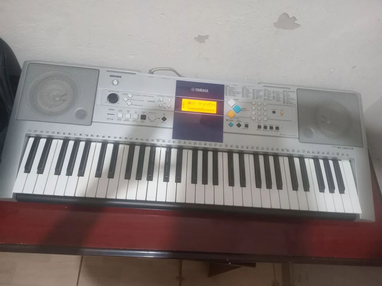 Teclado Yamaha psr e 323