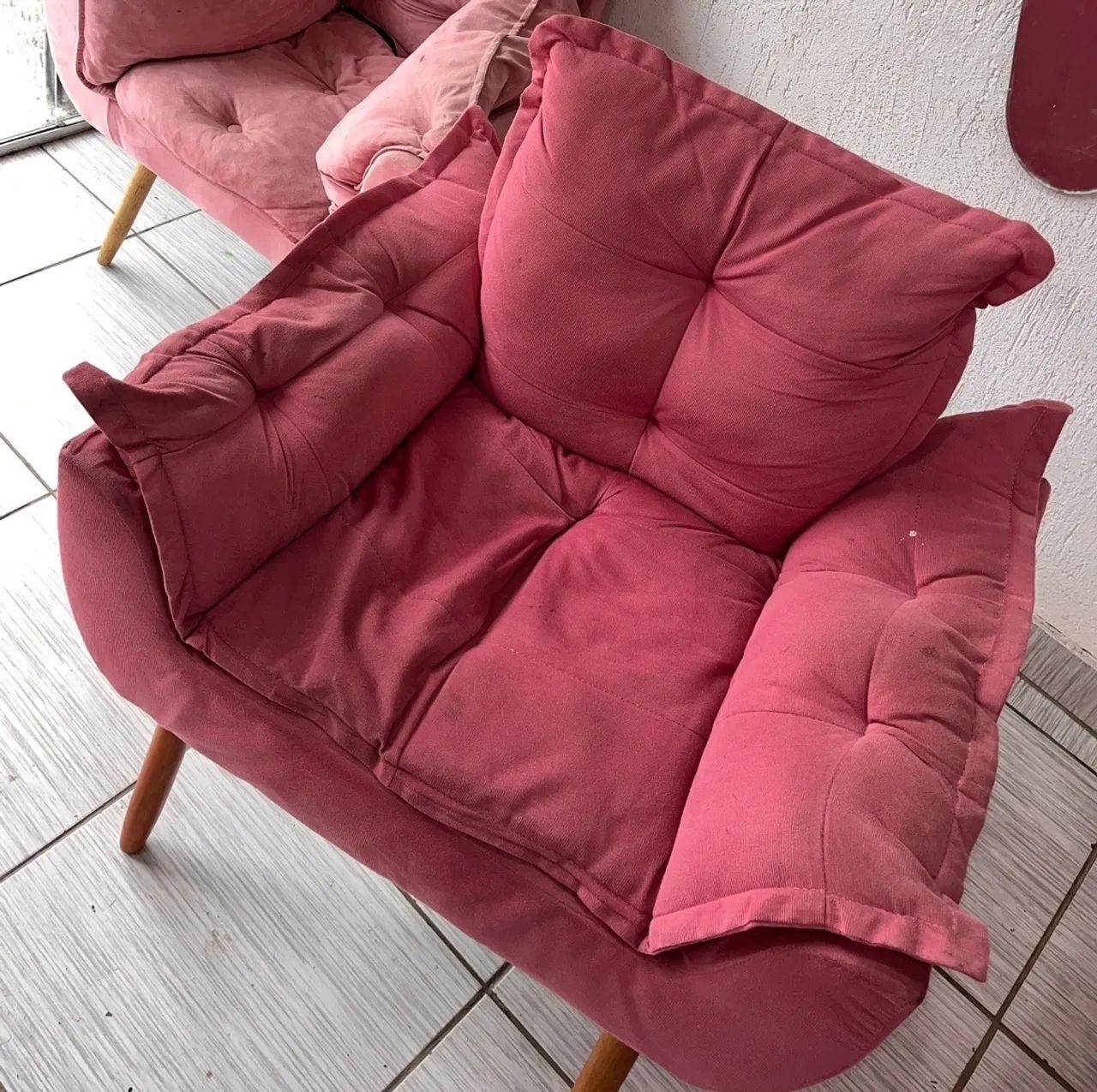 ? Poltrona Rosa Aconchegante - Linda para Salão ou Casa
