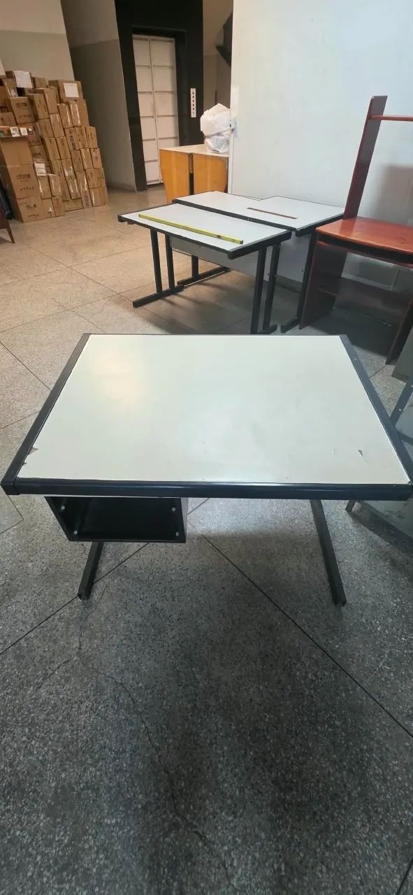 MESA DE ESCRITÓRIO USADA - LEIA DESCRIÇÃO - Foto 2