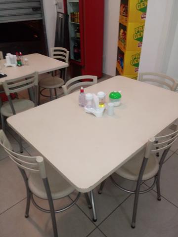 Vendo mesa grande com 4 cadeiras ,tenho 3 mesas otimo estado - Foto 2