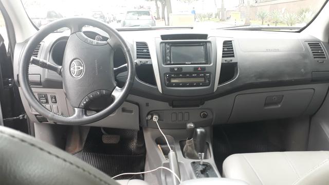 Toyota Hylux SRV 3.0 DIESEL 4x4 Automatica 2010/2010 - Foto 12