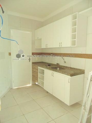 Excelente casa duplex solta com 03 suítes na Lagoa Redonda - Foto 8