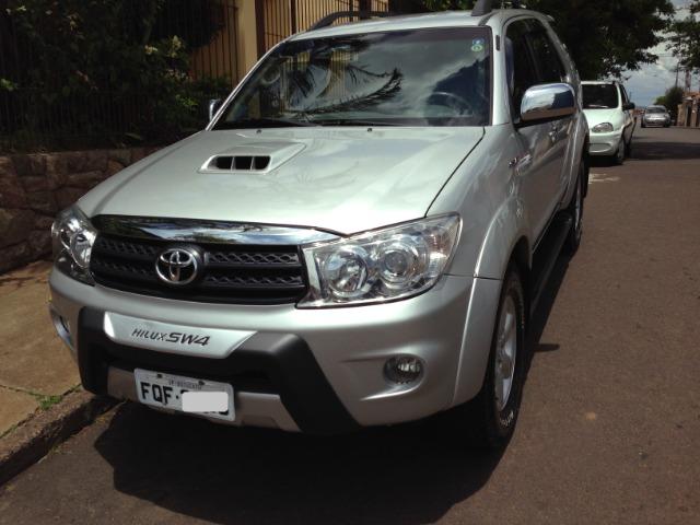 Toyota Hilux SW4 SRV 3.0 4x4 Diesel 7 lugares 2010/2011 - Foto 2