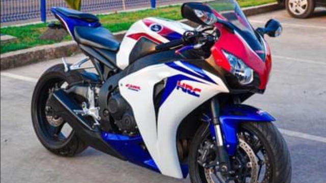 HONDA CBR 1000RR FIREBLADE!