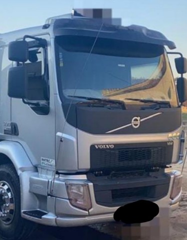 CAMINHÃO VOLVO VM 330T 8X2 2015