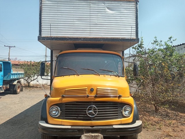 CAMINHÃO MERCEDES BENZ