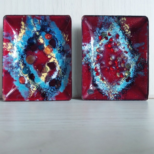 Antigo Prato Espanhol Raridade anos 80 em Metal  todo original de Barcelona 