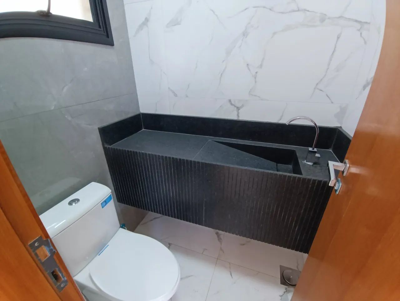 Casa Térrea 4/4 + Escritório / Esquina 520 M² - Foto 14