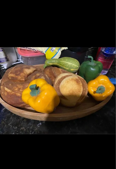 Cesto de pão e legumes decorativo