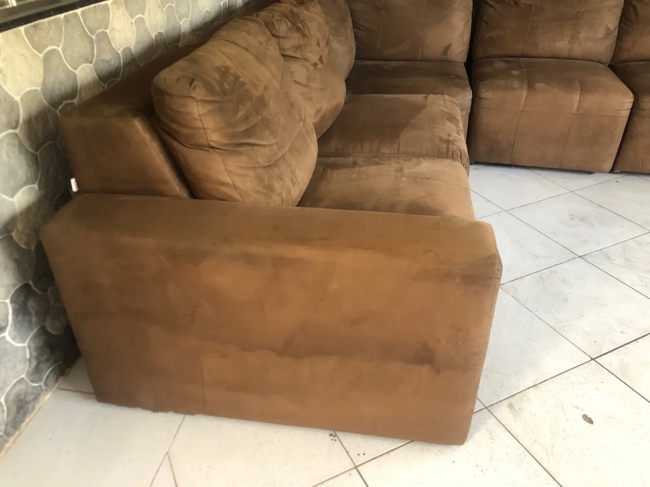 Sofá em L, sueder ,,, lindo super confortável