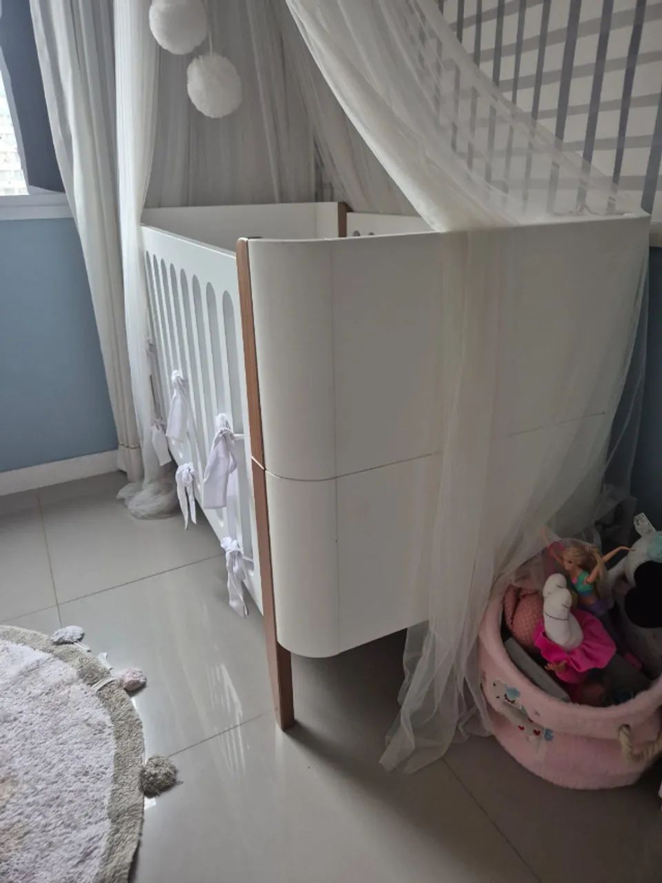 Berço Branco e Marrom + curtinado