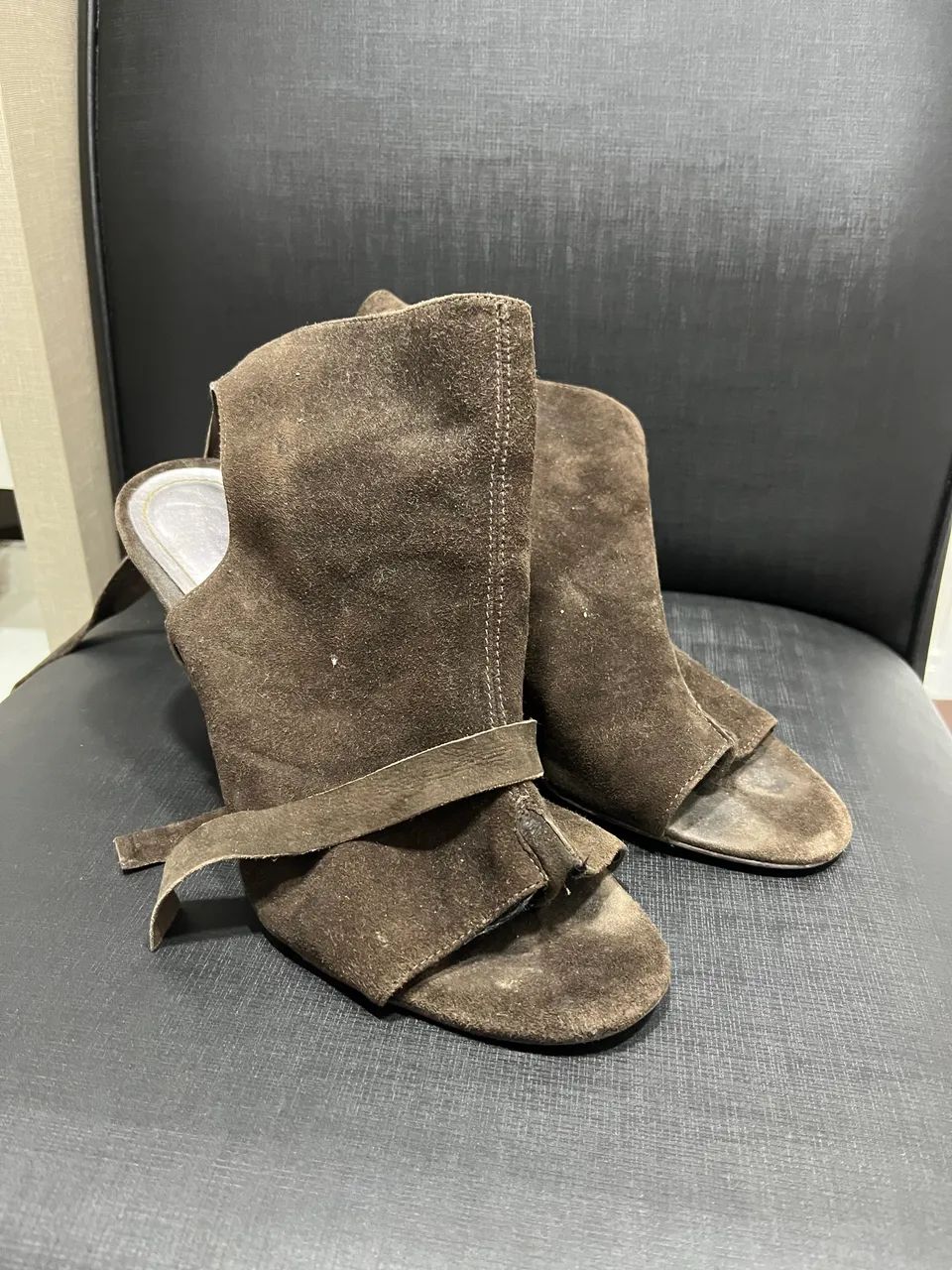 Ankle boot camurça marrom escuro tamanho 38