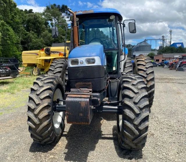 Trator New Holland - TS 6.120. Fabricação 2015 - Tratores e
