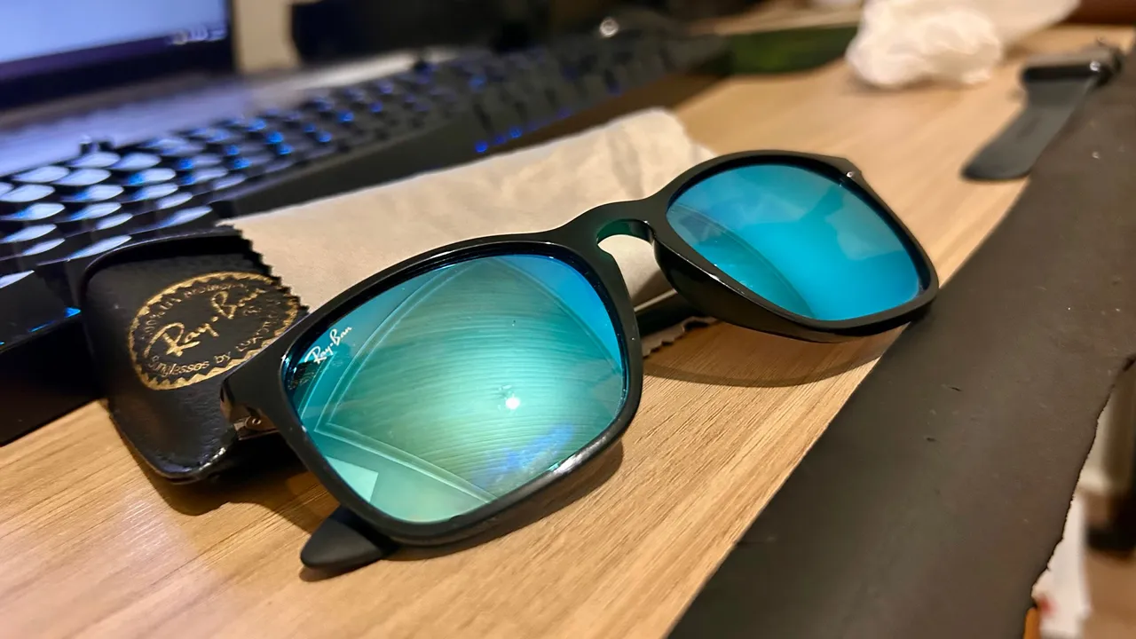 Óculos de Sol Ray-Ban com Lentes Azuis - Novo!