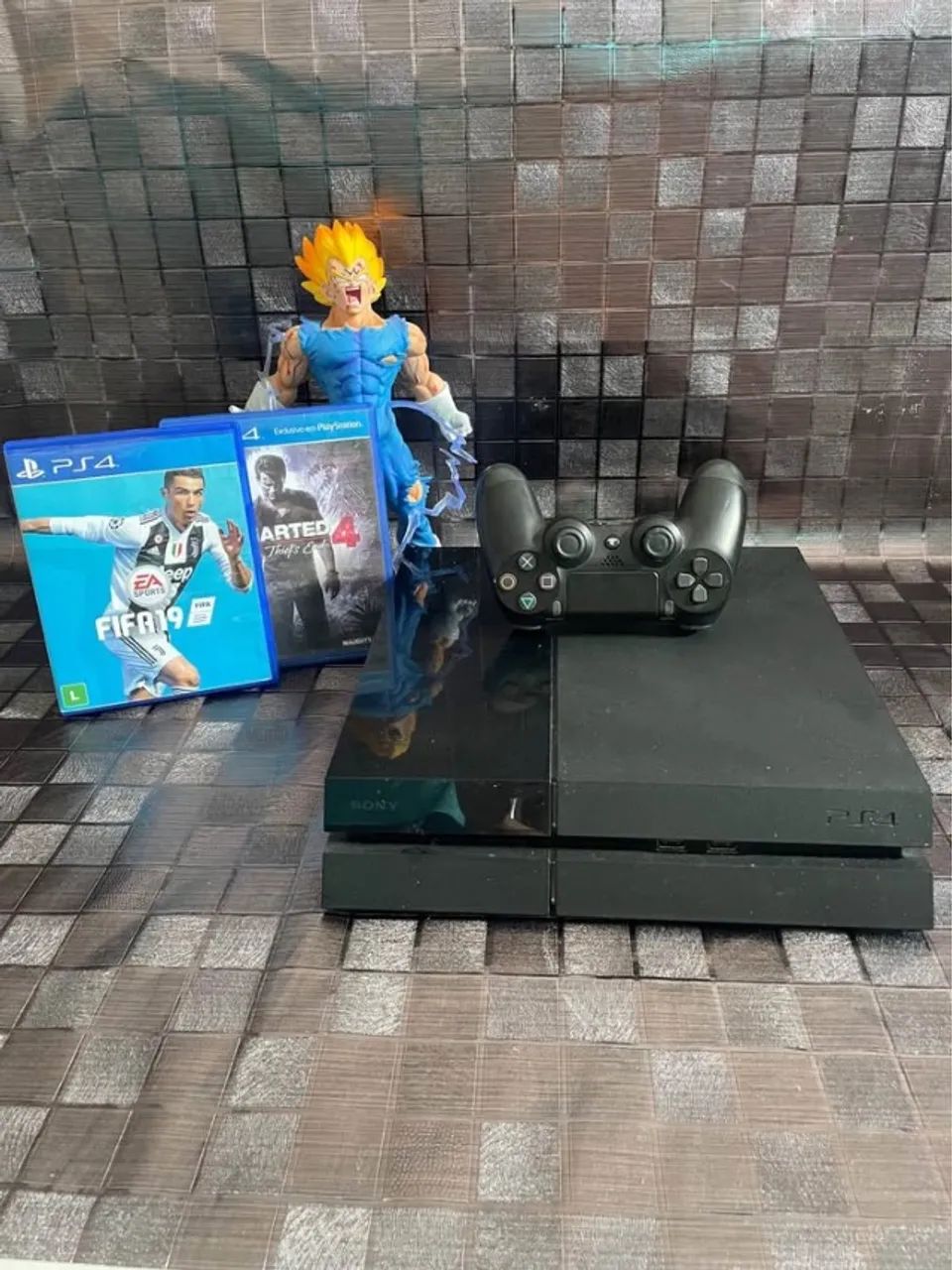 PS4 500GB com jogo e GARANTIA. Recebo seu console na troca.