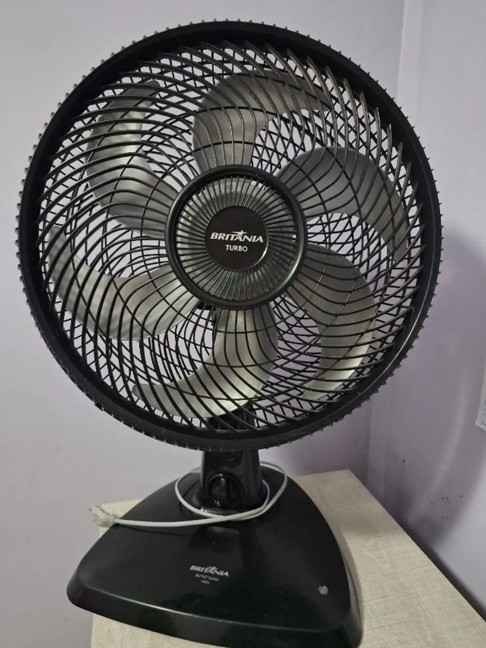 Ventilador de Mesa Britânia Bvt47 Turbo Silencio 140w 220V