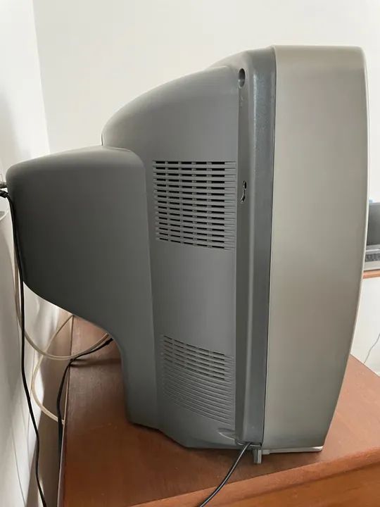 TV CINE MASTER 20 pol com controle - raridade - Foto 2