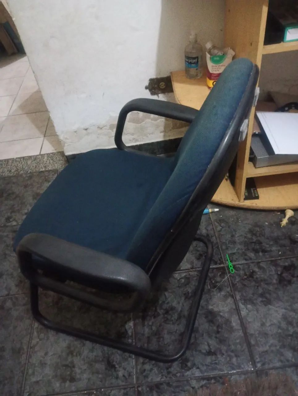 Cadeira de escritório azul - Foto 4