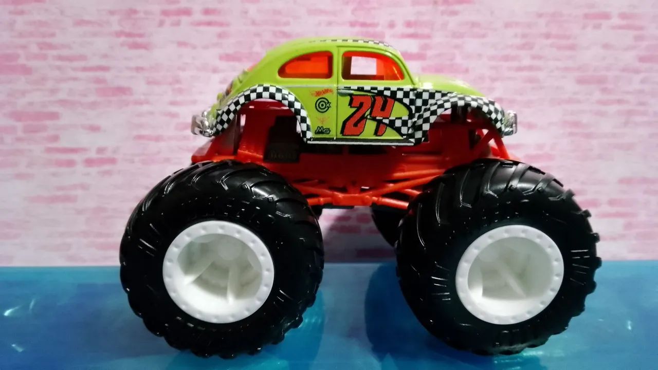 Hot Wheels Monster Trucks Volkswagen Beetle Fusca 2024 Verde  - Foto 2