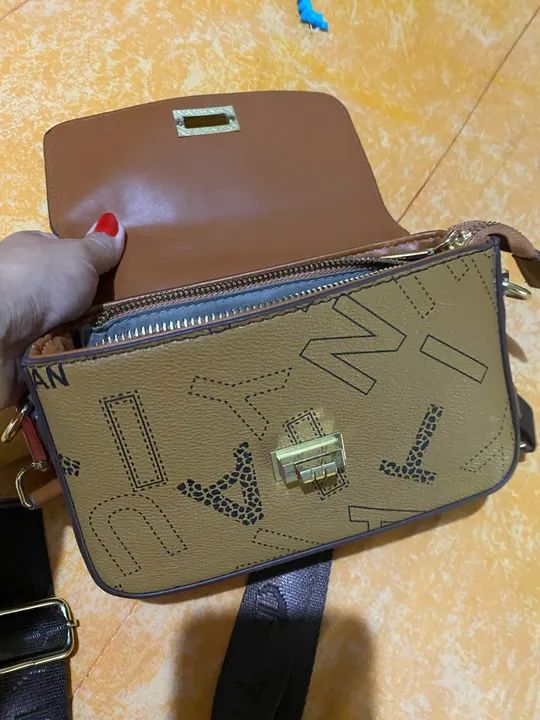 Bolsa de Ombro Marrom com Detalhes em Dourado - Foto 6