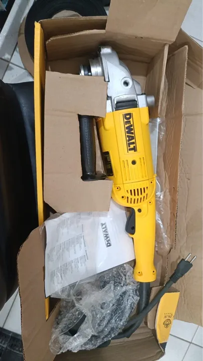 Esmerilhadeira dewalt 7? D28491 br 127v