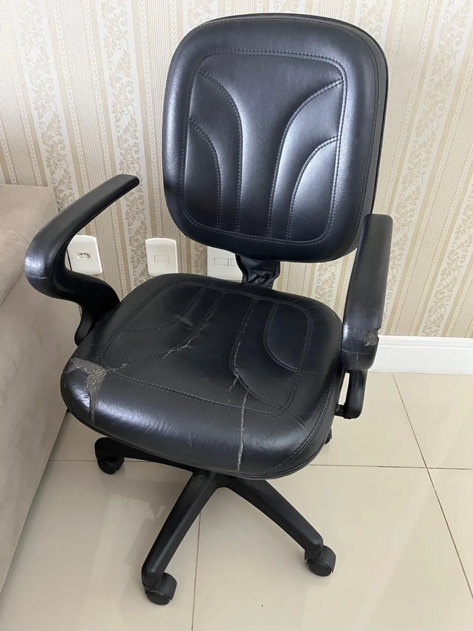 Cadeira de Escritório com Rodinhas