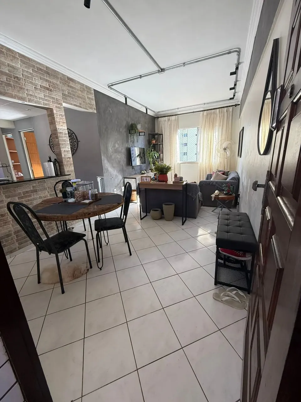 Apartamento de 72m²,MOBILIADO na Batista Campos de 2 quartos,no Edificío Débora por apenas