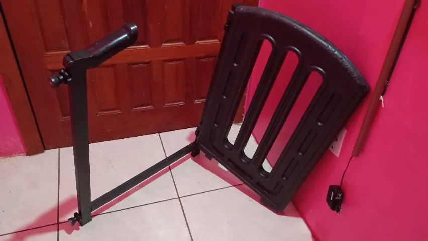 Portão para dividir ambiente dentro da casa, na cor marrom e plástico Duro. - Foto 2