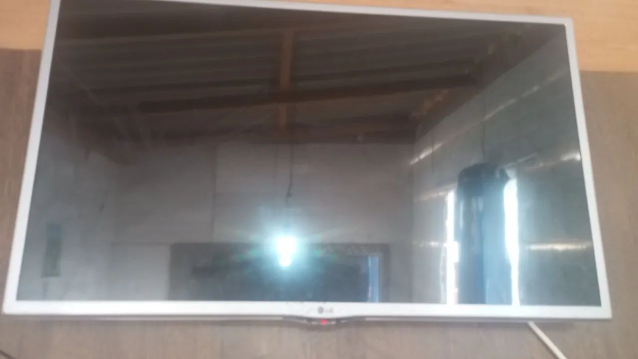 Selling 32-inch smart TV64595431620353120