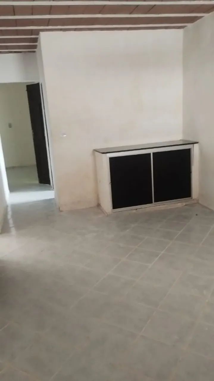 Alugo casa térrea grande c/ garagem no Curado 1 - Foto 3