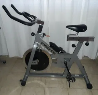 BICICLETA SPINNING - SEMI NOVA - COM GARANTIA - USADO - PARCELADO