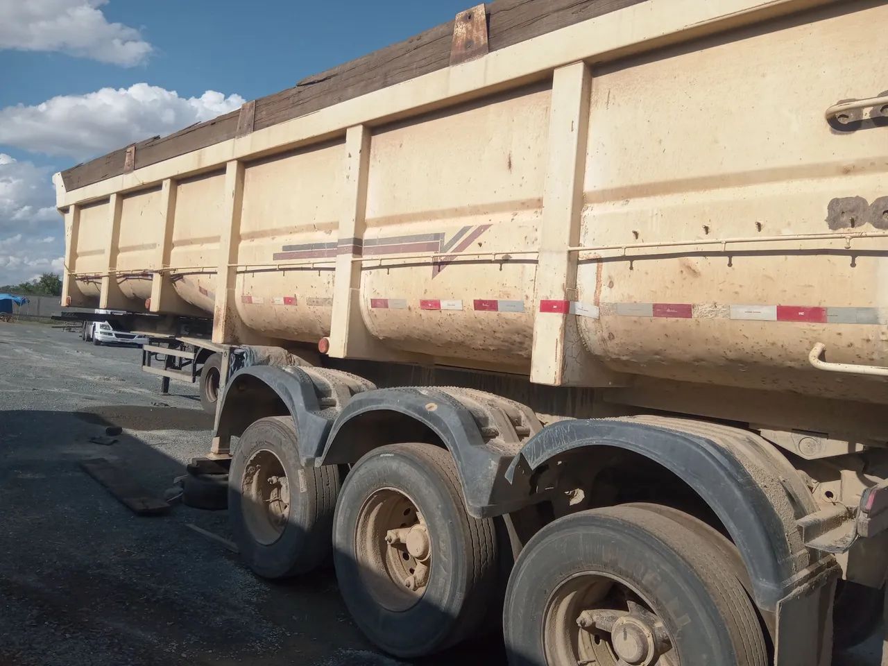 Carreta basculante 3 eixos  - Foto 10