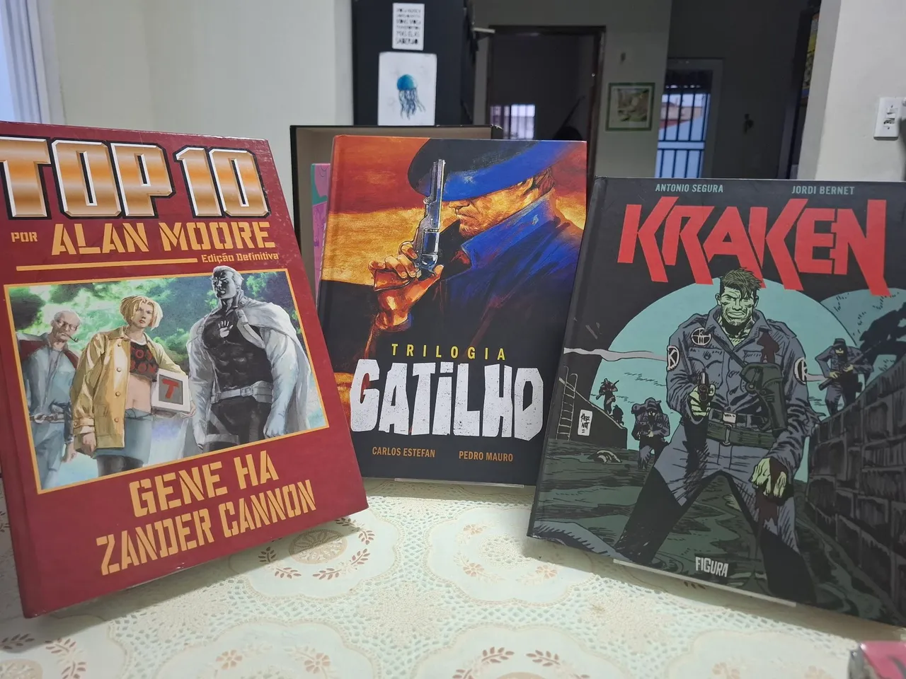 Varias HQs em ótimo estado. Top 10, Gatilho, Kraken, Juiz Dredd, Cassidy, Nathan Never.