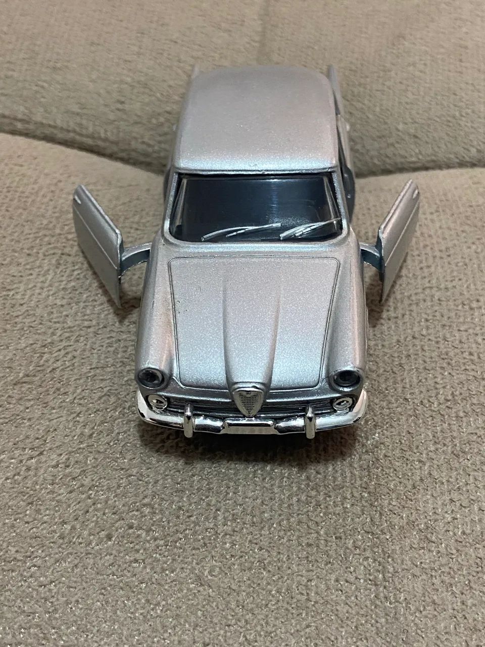 Miniatura Alfa Romeo FNM JK2000 - Escala 1:43 - Foto 2