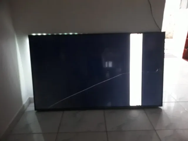 TV PHILIPS LED 4K 65" COM DEFEITO NA TELA