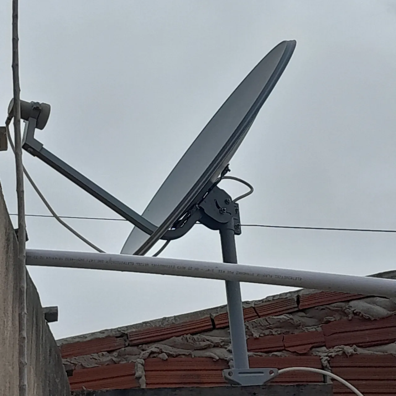 Antena Parabólica para TV Digital