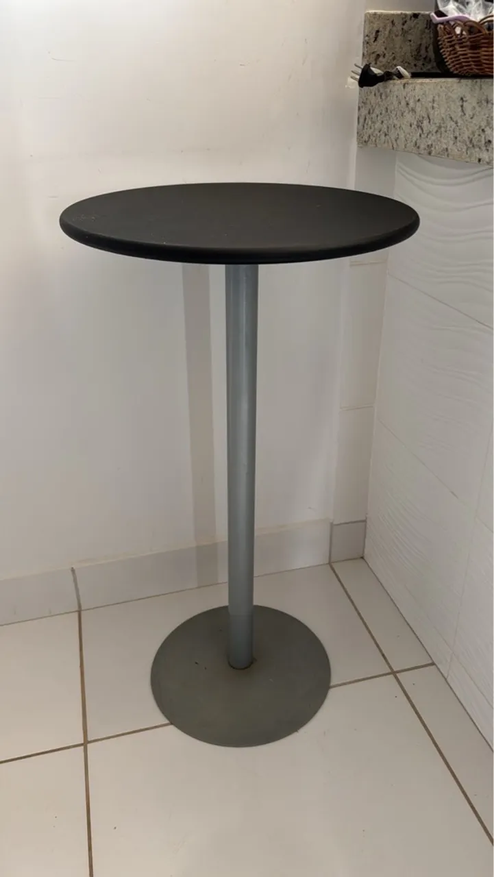 Mesa de Bistro redonda com Base Metálica