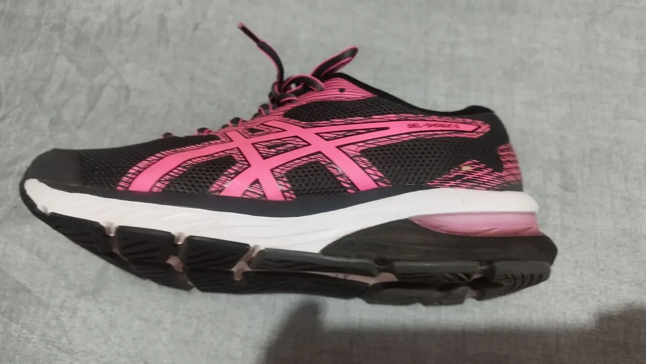 Tênis Asics Gel-Shout 3 - Preto e Rosa