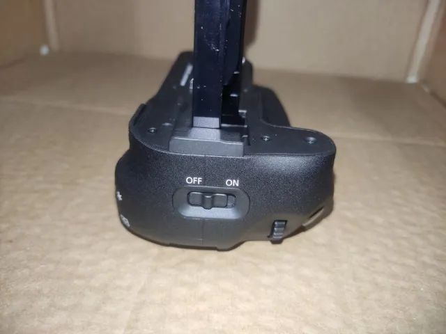 Carregador  Canon T6i T6s Grip Bg-e18 Para Baterias Lp-e17  - Foto 4