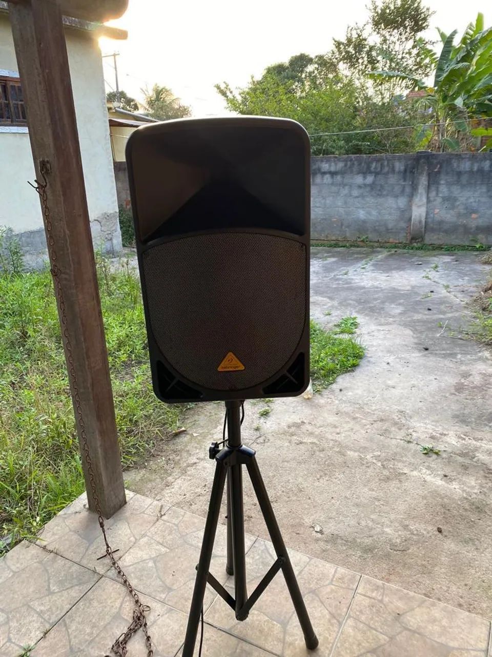 Caixa Acústica Behringer Eurolive B115MP3 - 1000W com MP3 via USB