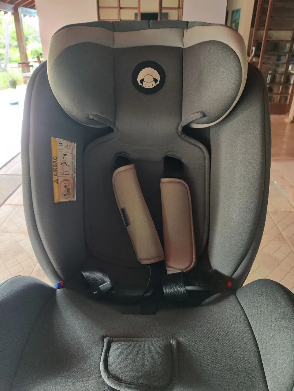 Cadeira Infantil Cinza com Design Moderno
