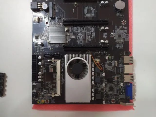 Placa mae com processador integrado e 8 x Entradas de placa de video, aceito cartão - Foto 2