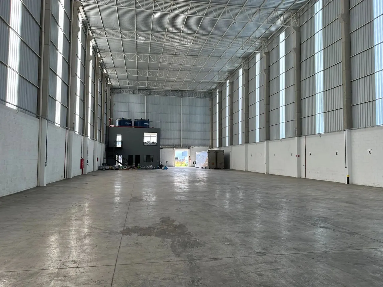 Galpão/Depósito/Armazém para aluguel tem 1310m² ABL. Polo Industrial Piracema. Serra-ES.