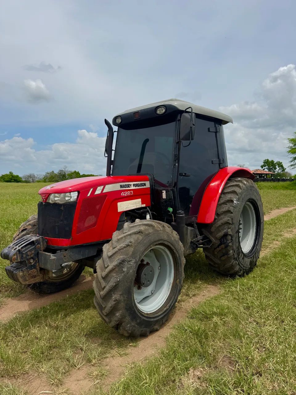 TRATOR MASSEY FERGUSON 4283 ANO:2017 CABINADO 
