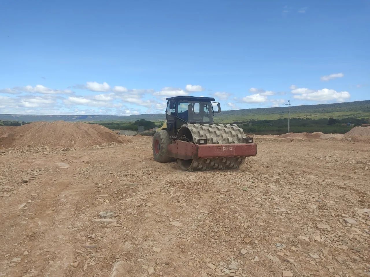 Executamos terraplanagem, drenagem, demolição, supressão vegetal  - Foto 4