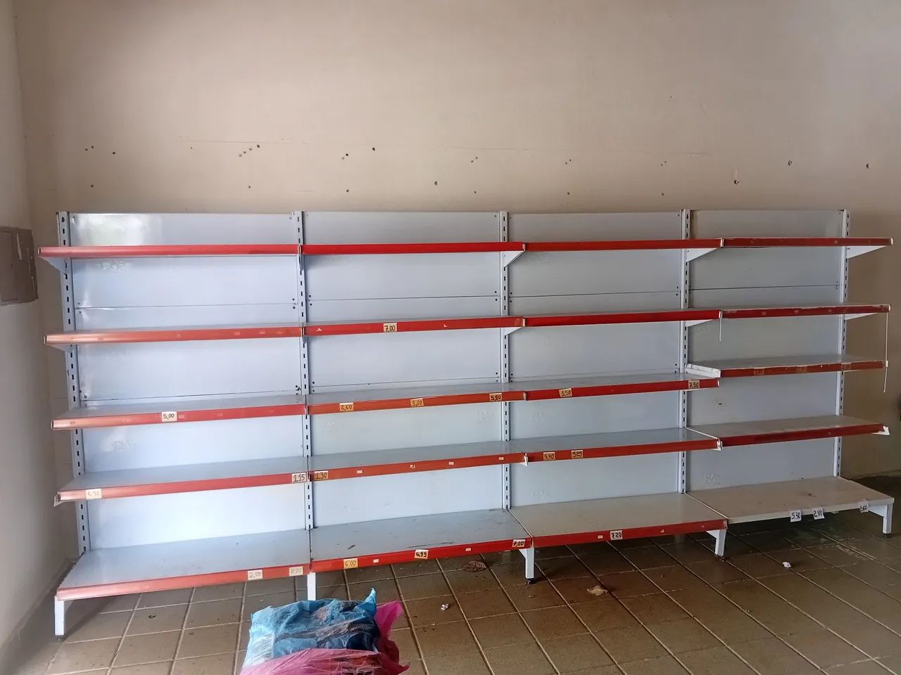 4 metros de gôndolas em ótimo estado 2200 - Foto 4