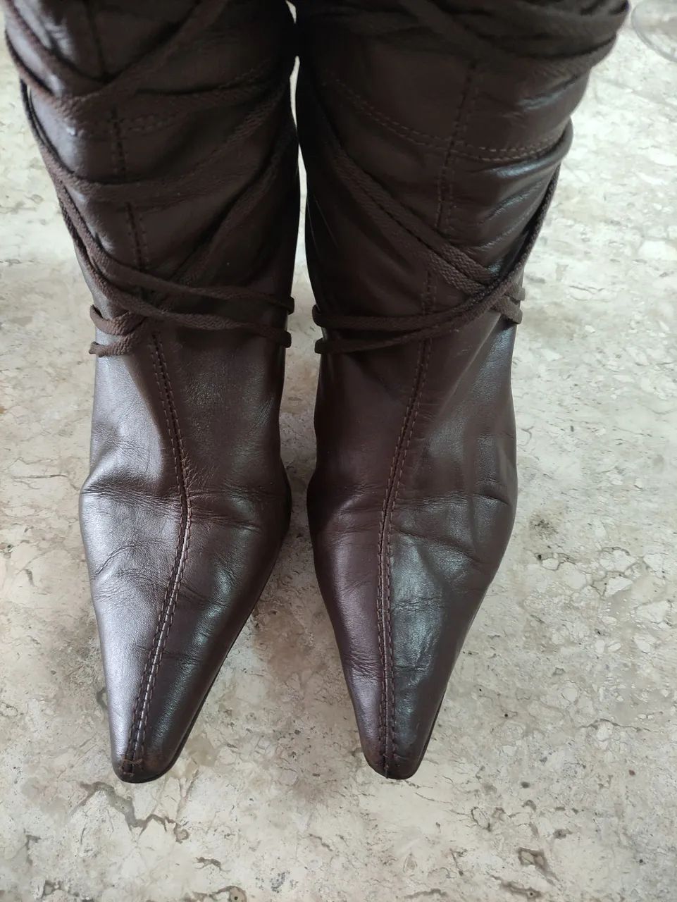 Botas de Couro Marrom Elegantes  - Foto 4