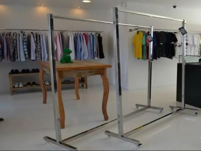 Arara inox com rodinhas OFERTA. - Foto 3